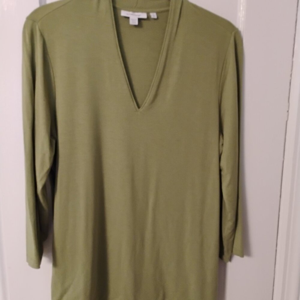 Chico's "Touch of Cool" V Neck T-Shirt. Size 1